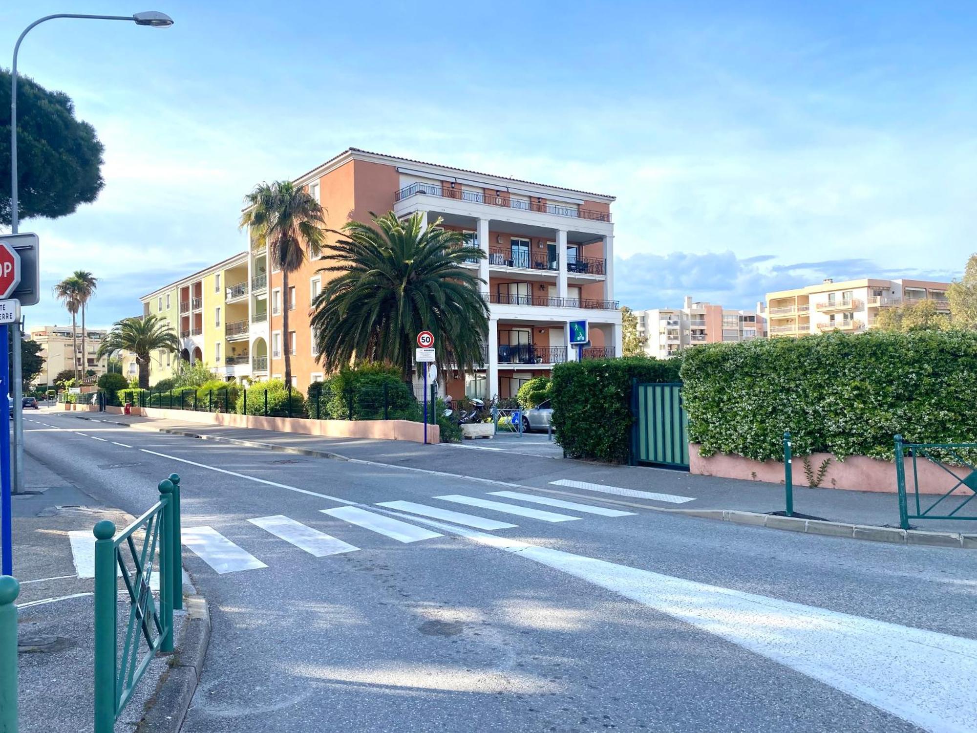 Residence 4 Etoiles Port Marine Sainte-Maxime Eksteriør billede